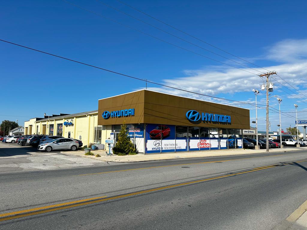 Dealership gallery photo 1